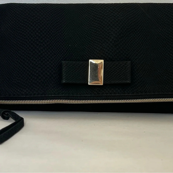 Victoria Secret Fold-Over Classic Black With Bow Wristlet Clutch Bag NWT - Picture 3 of 11